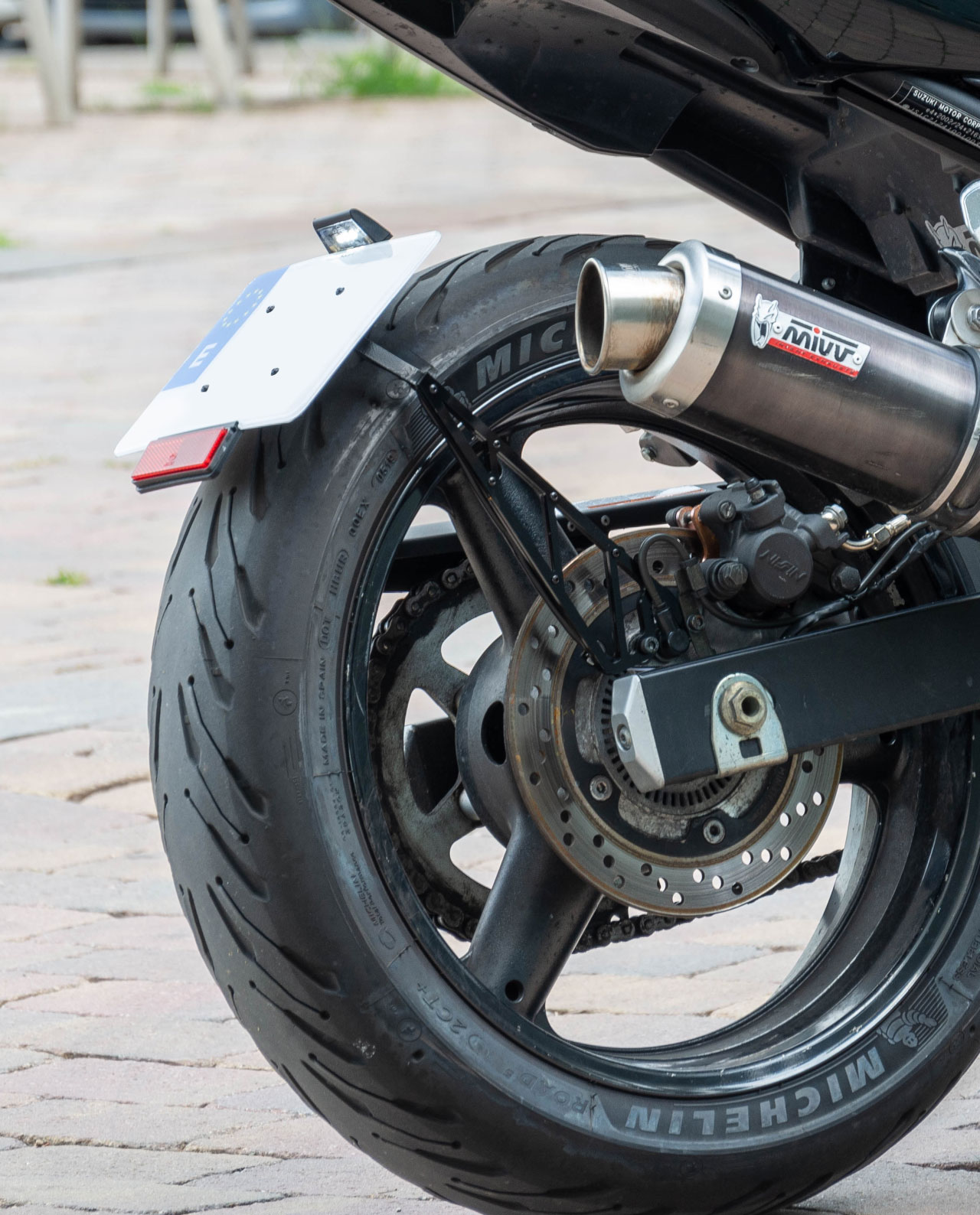 Soporte para matricula de moto custom bandit 650 gsf personalizado