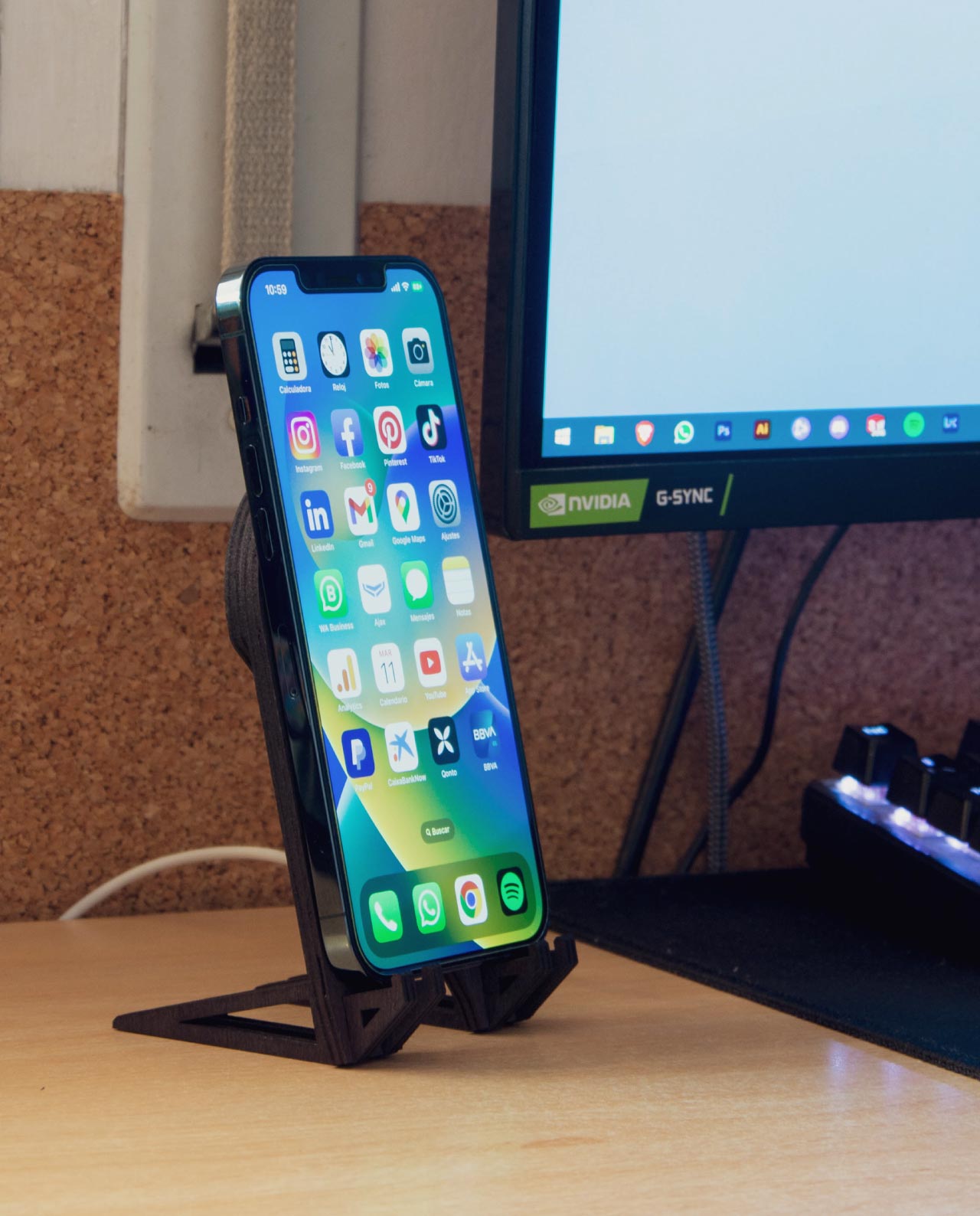 Soporte de madera para iPhone cargador magsafe no incluido