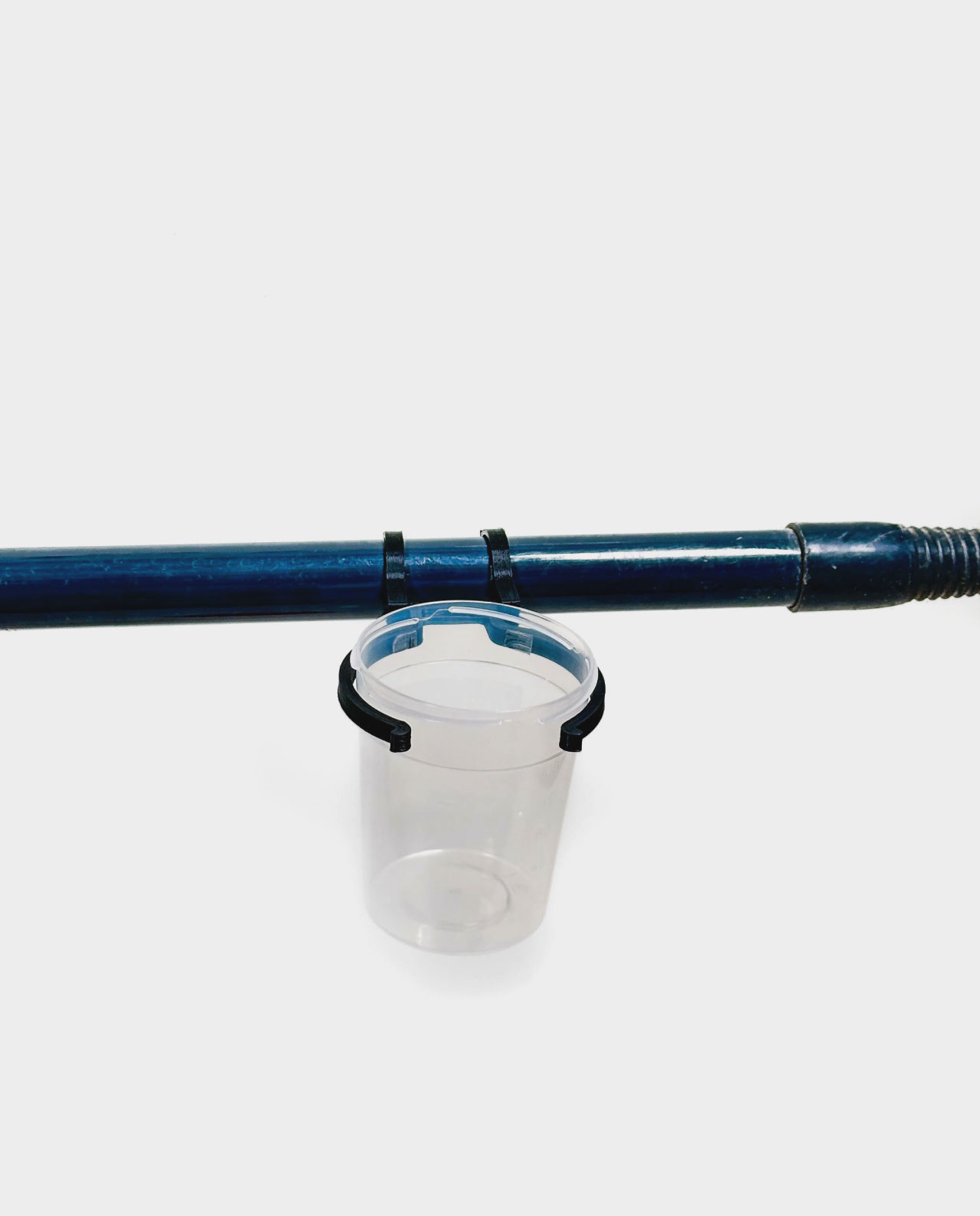 Recolector para muestra de orina de mascotas. Olvídate de perseguir a tu mascota para recoger una muestra de orina. La recogida de muestras de orina puede ser un desafío tanto para los dueños de mascotas como para las mascotas. El EasyPeesy Collector ha sido creado pensando en la comodidad de todos los involucrados, proporcionando una solución eficiente y sin complicaciones.