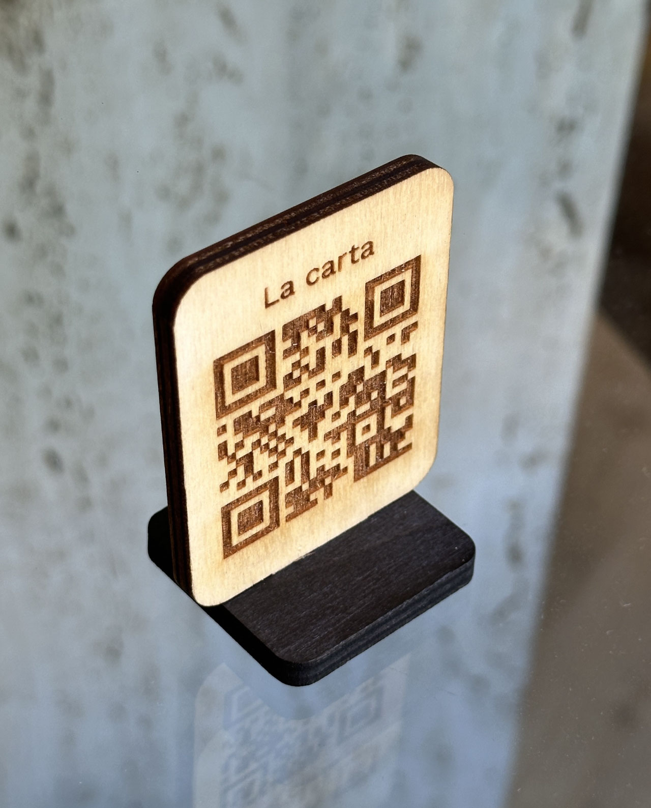 Código QR en madera personalizable Carta Restaurante