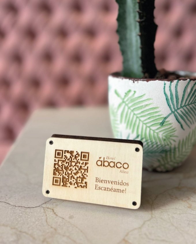 Código QR en madera horizontal ideal para Restaurante, Bares, Hoteles y Comercios - Imagen 2