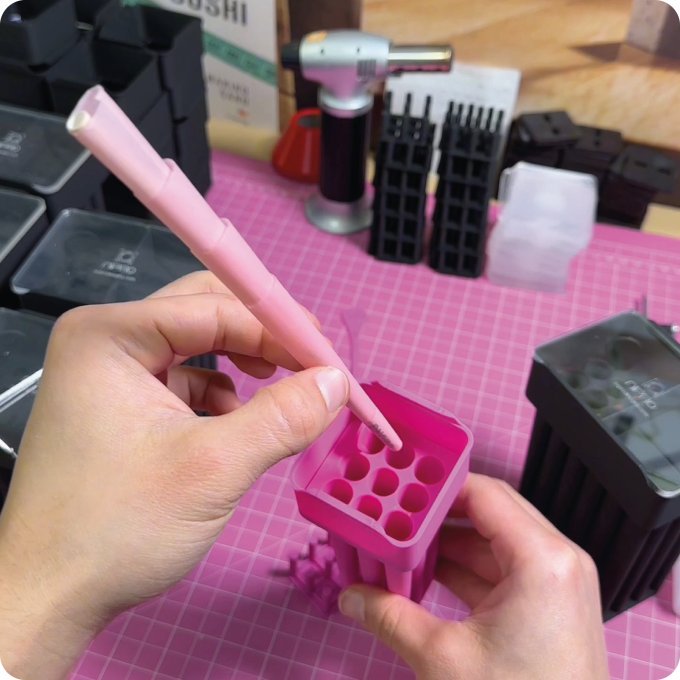 NIPRO 9 Cone Filling Machine | Herramienta para rellenar conos King Size 108 mm (Rosa) - Imagen 4