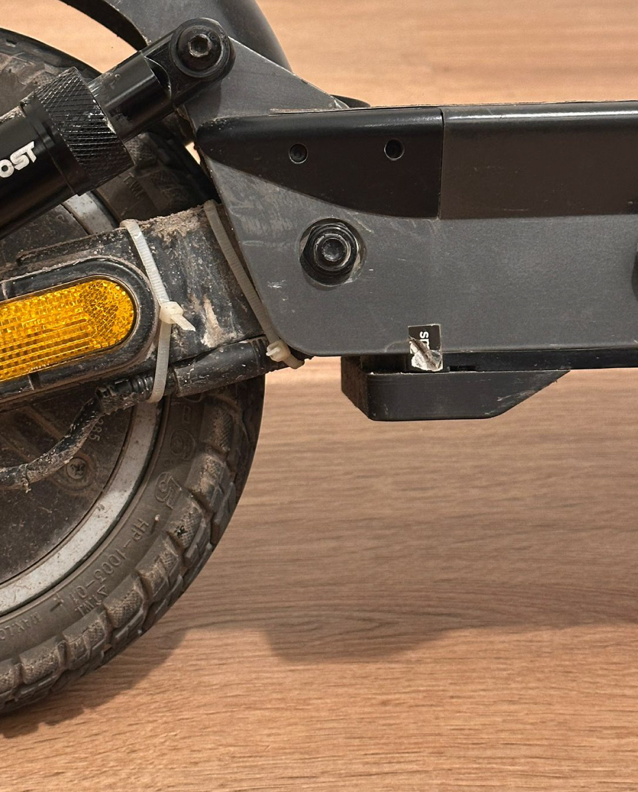 Protector cable motor Smartgyro K2 – Pieza inferior de protección para patinete eléctrico - Imagen 4