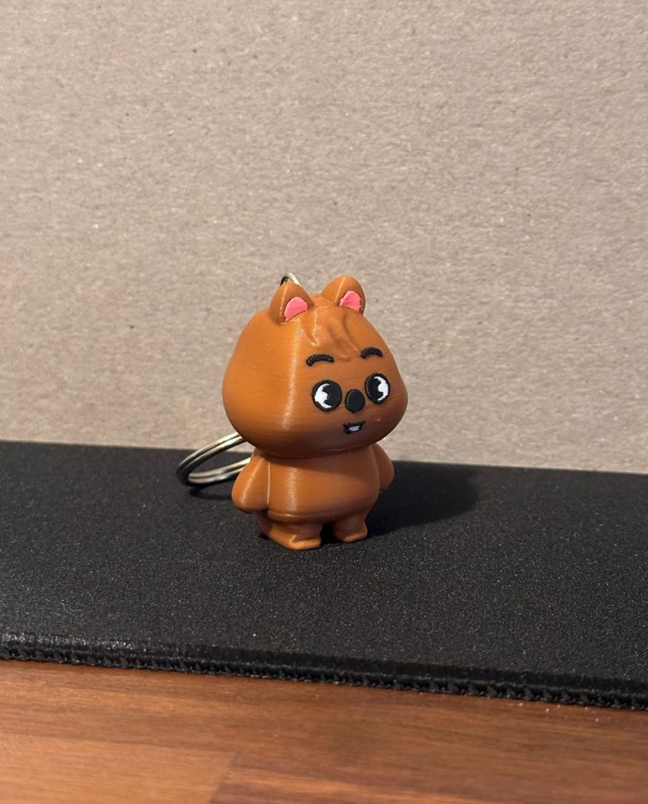 Llavero inspirado en SKZOO – Mascota estilo Quokka - Imagen 3